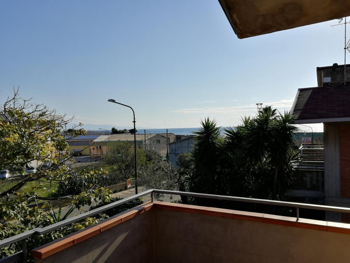 B&B Villa Carmen Sant'Alessio Siculo Luaran gambar